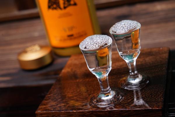 醬香酒的獨特魅力：為何白酒愛好者更青睞醬香酒？