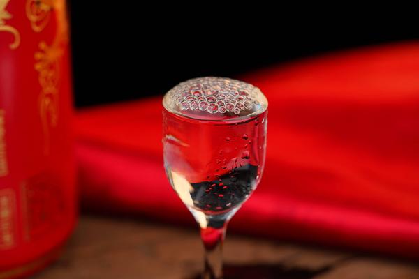 貴州茅臺(tái)鎮(zhèn)醬香白酒如何代理？醬香白酒代理策略