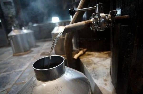 酱香型白酒为什么要高温蒸馏：高温蒸馏揭秘